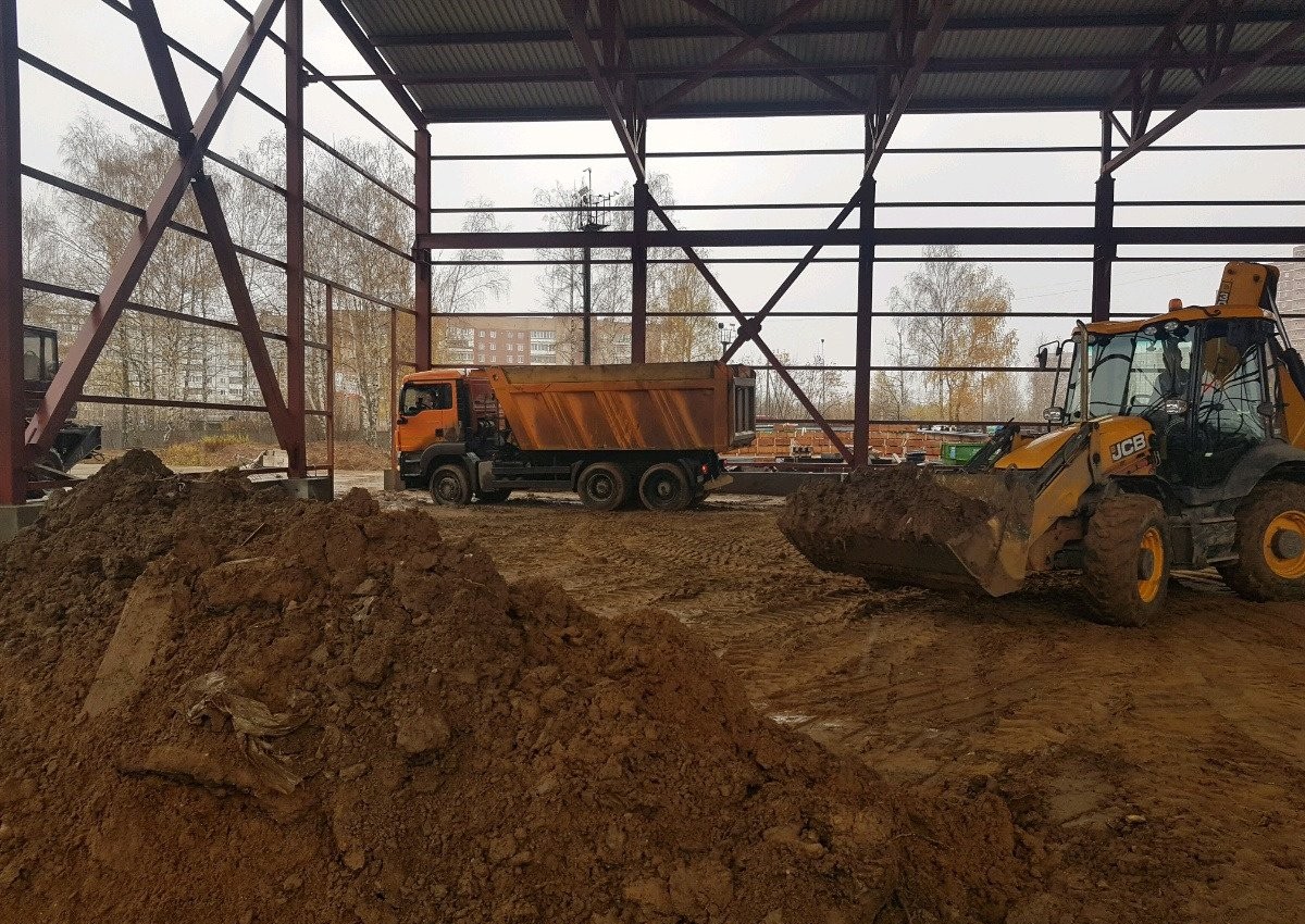 Вывоз грунта при строительстве современного зала легкой атлетики г. Москвы на ул. Губкина
